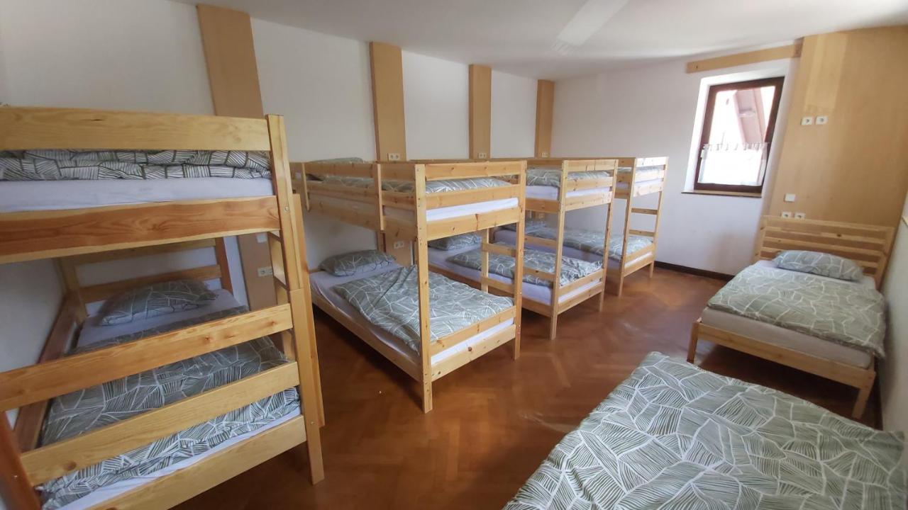 Hostel In Picerija Spajza Mojstrana Bagian luar foto