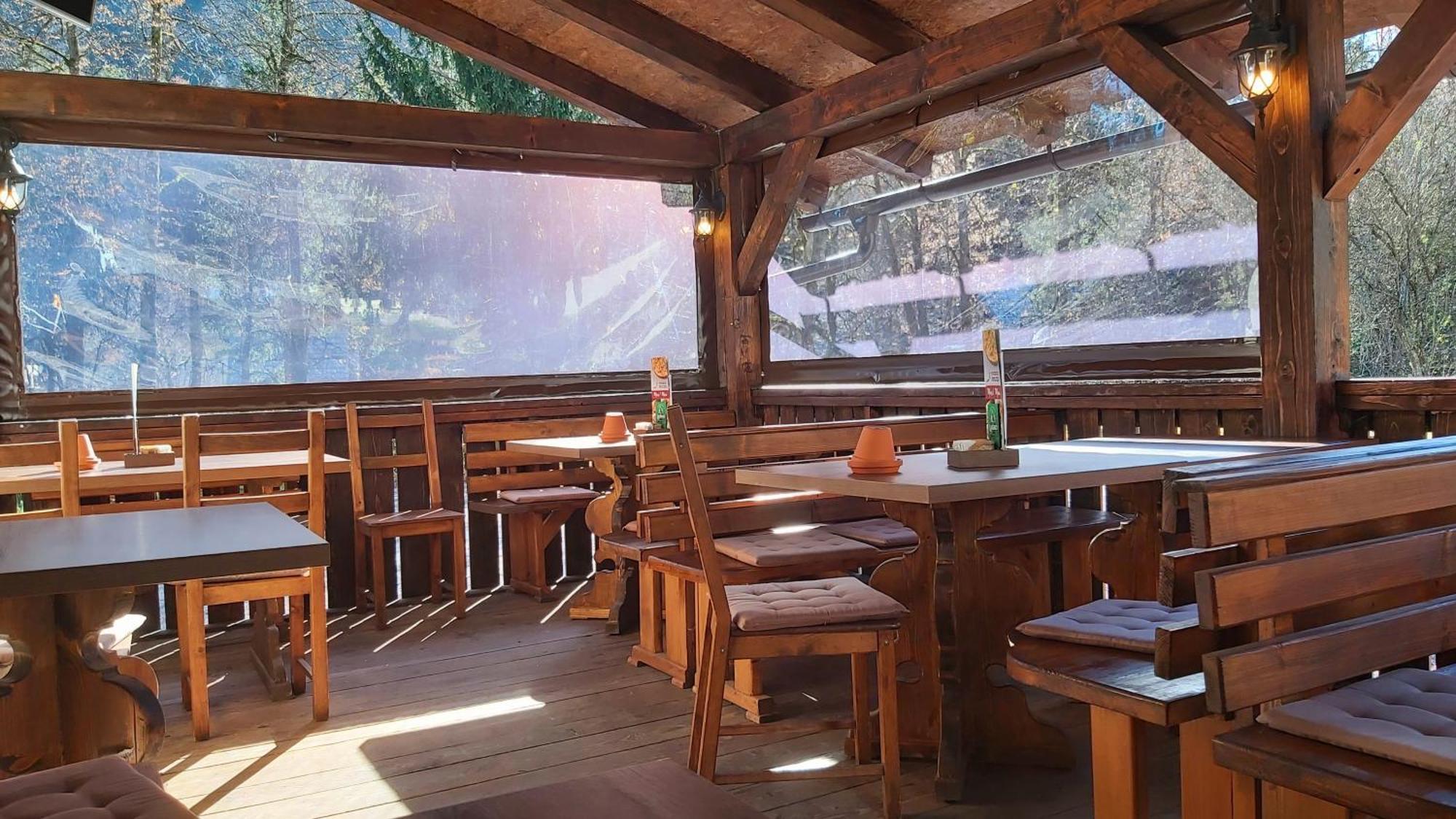 Hostel In Picerija Spajza Mojstrana Bagian luar foto